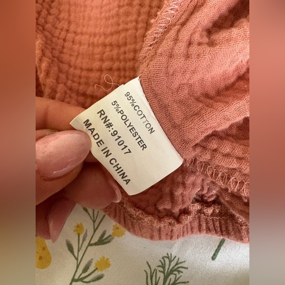 Solitaire Anthropologie size 1X pink daisy embroidered smocked top short sleeve - Picture 8 of 10